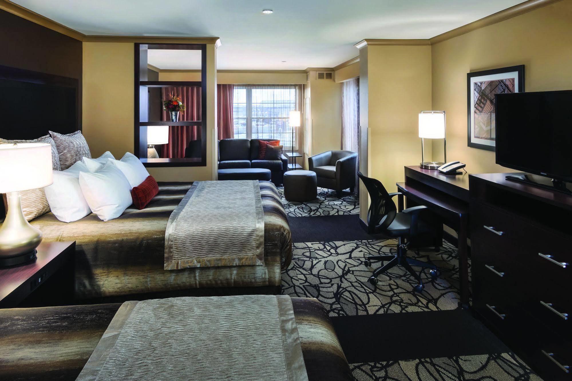 Clubhouse Hotel & Suites Fargo Bagian luar foto